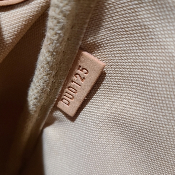 Louis Vuitton Favorite MM Damier Azur Crossbody Bag - Picture 8 of 17